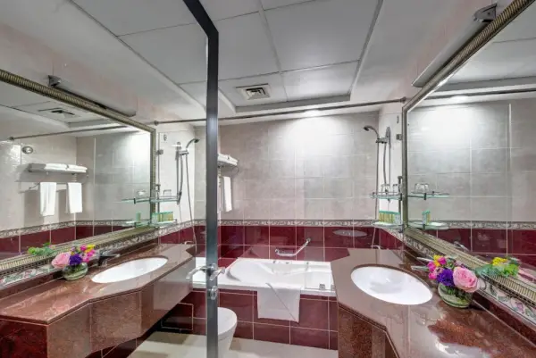 Howard Johnson Plaza by Wyndham Dubai Deira 8